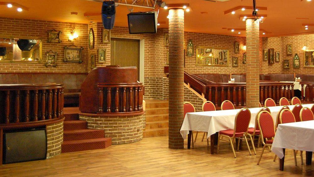 Hotel Dobosz Полице Екстериор снимка