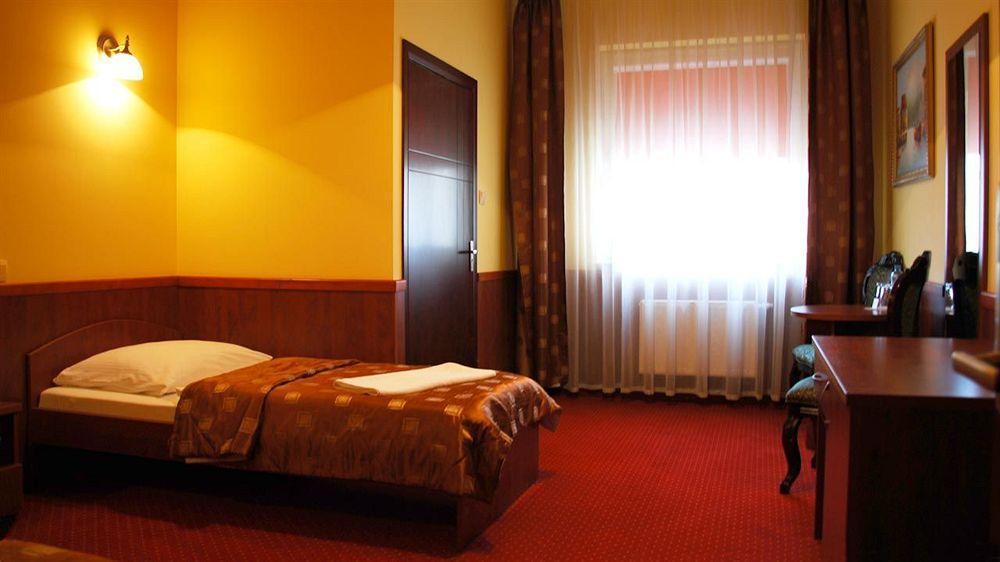 Hotel Dobosz Полице Екстериор снимка