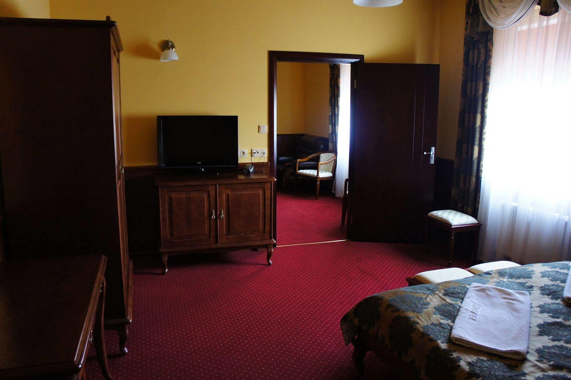 Hotel Dobosz Полице Екстериор снимка
