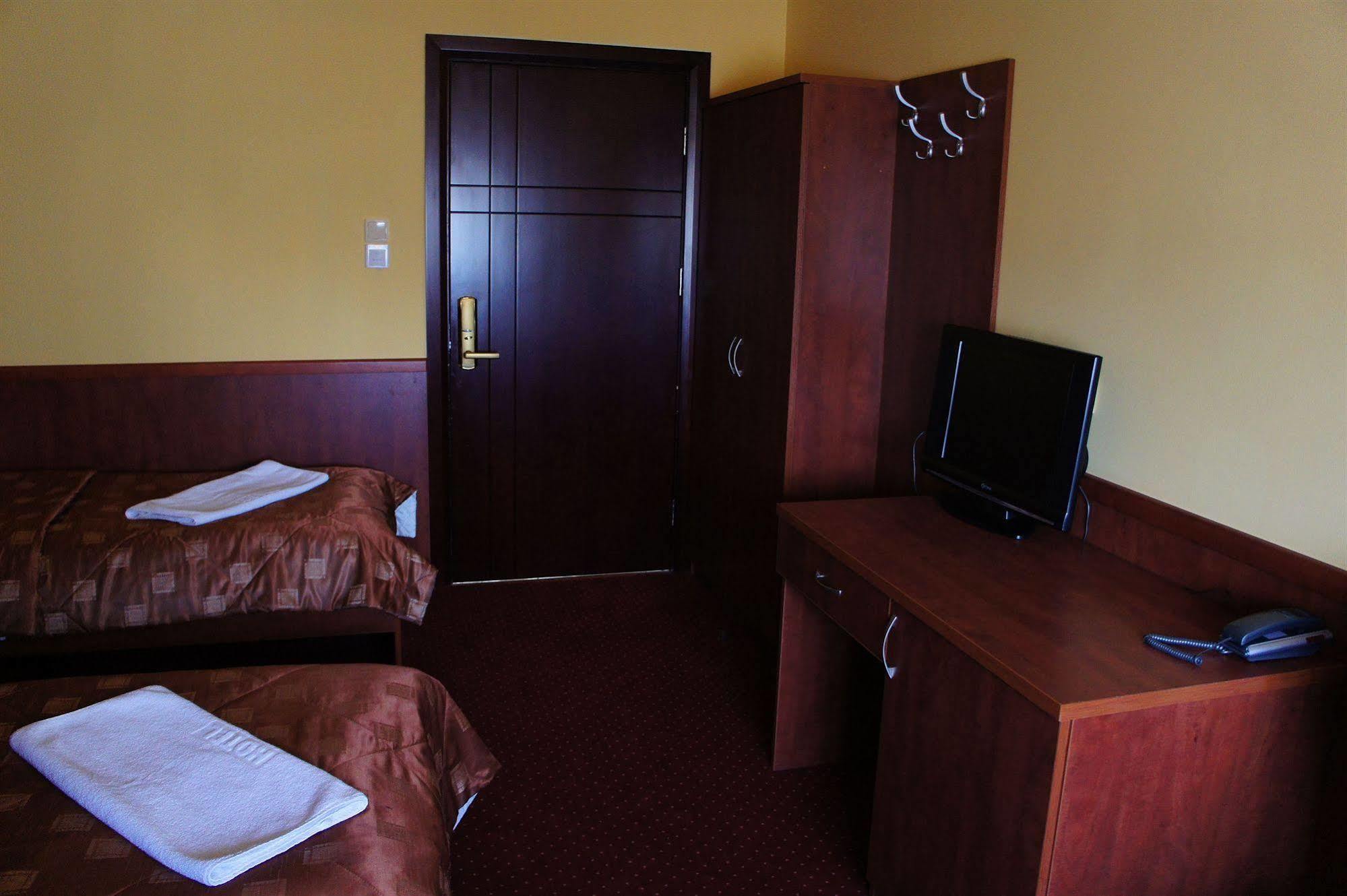 Hotel Dobosz Полице Екстериор снимка