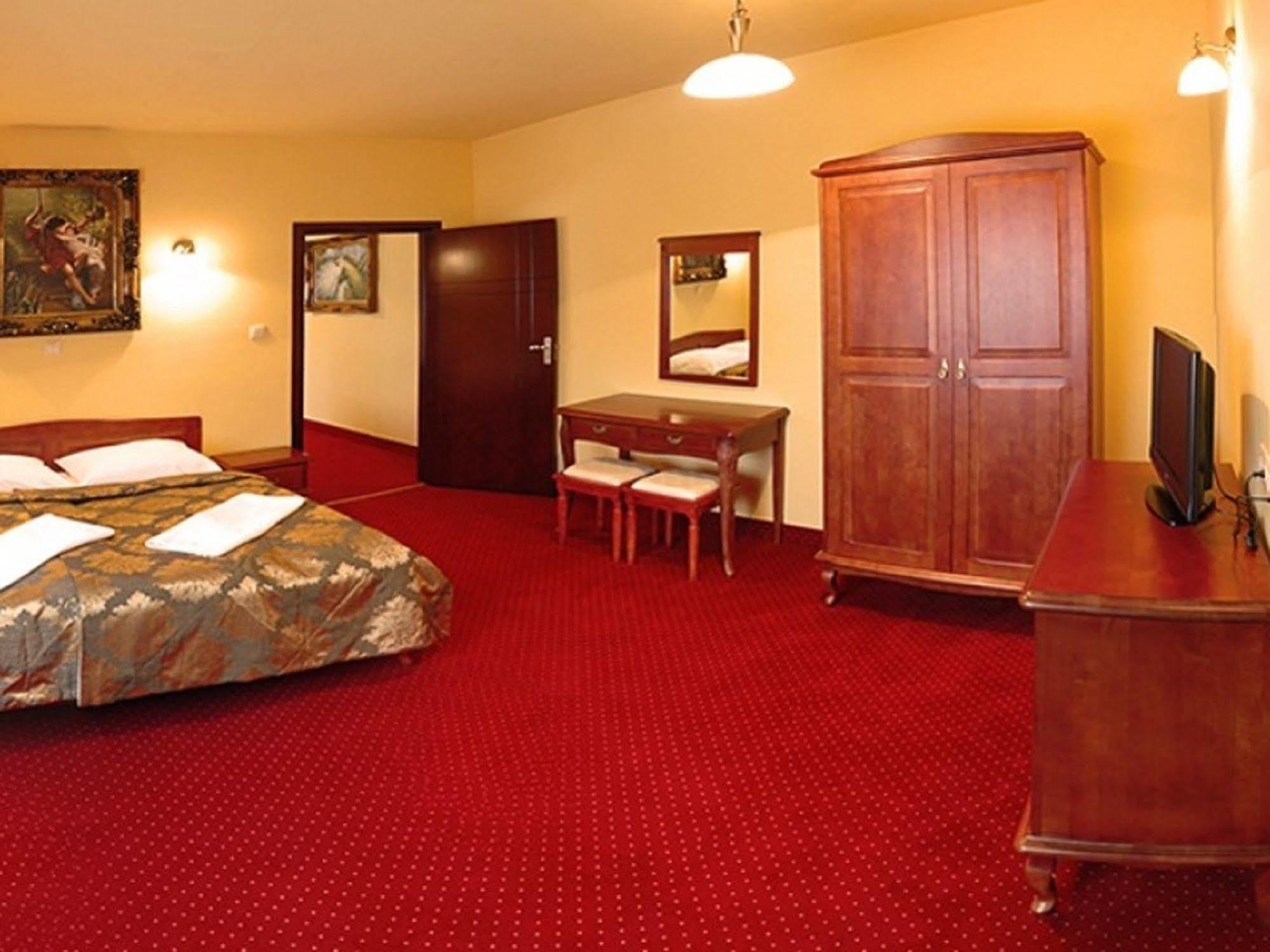 Hotel Dobosz Полице Екстериор снимка