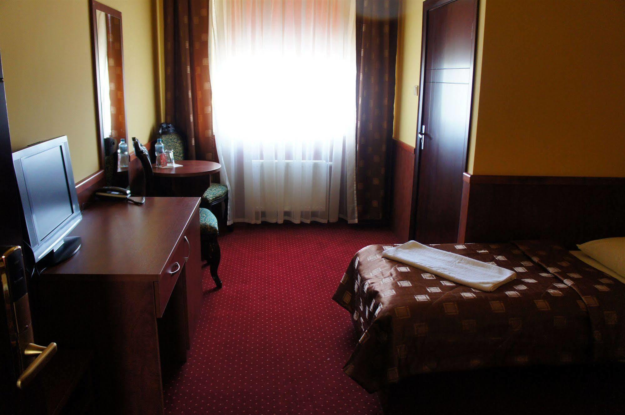 Hotel Dobosz Полице Екстериор снимка
